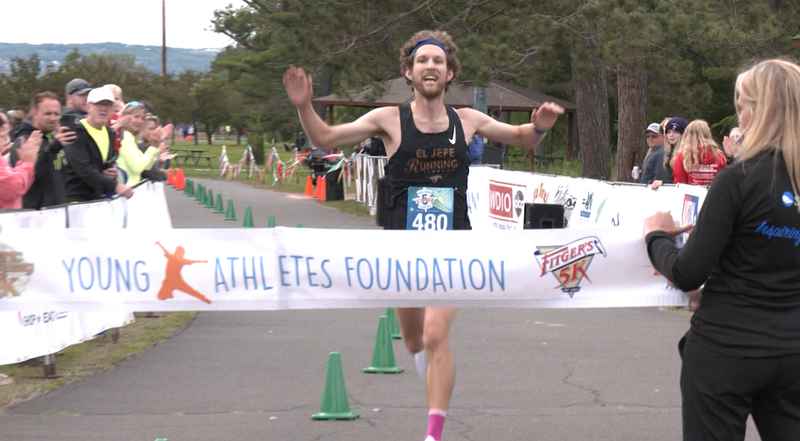 Dan Docherty wins 2022 Park Point 5 Miler