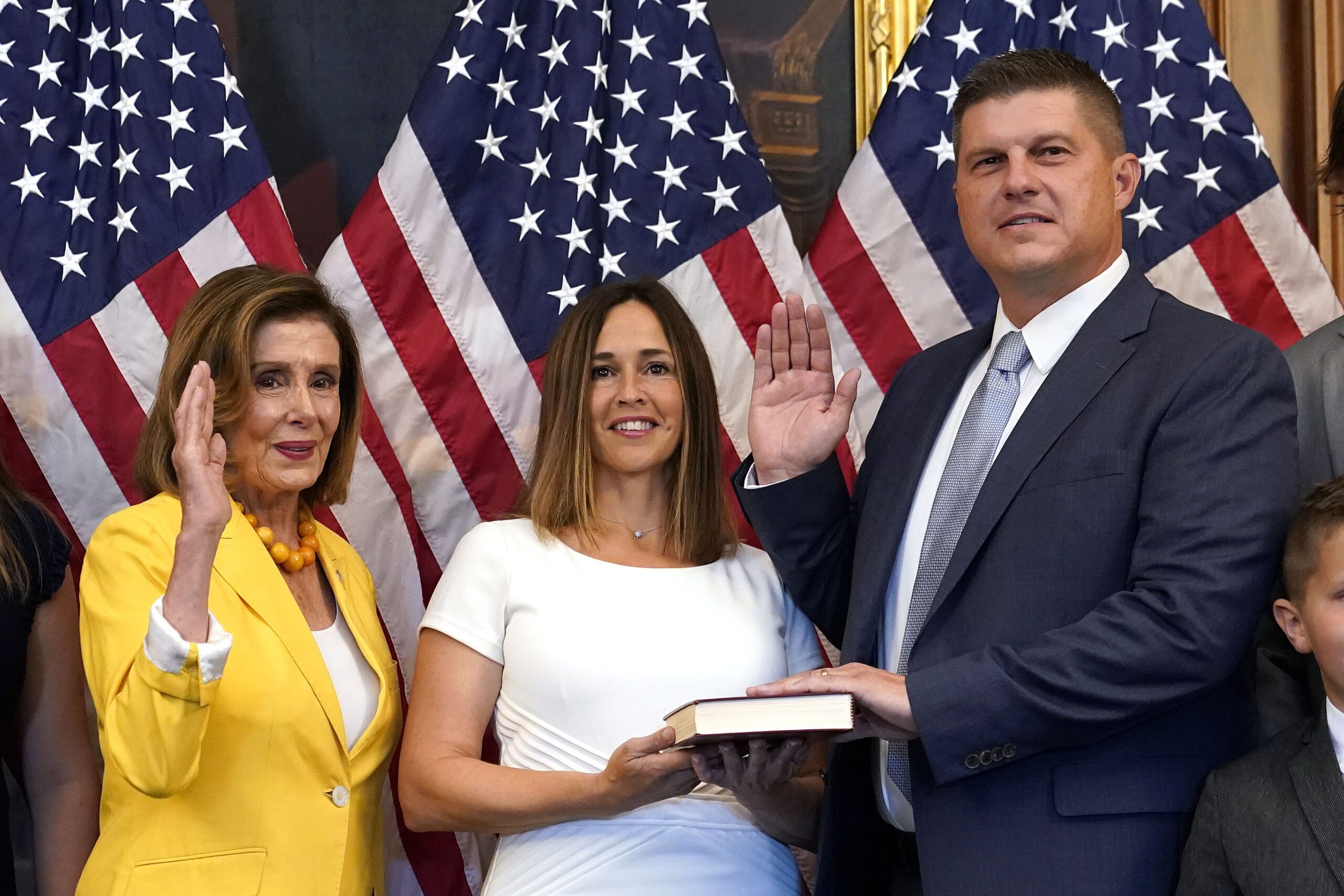 Rep. Brad Finstad, R-Minn sworn in as newest member of Congress