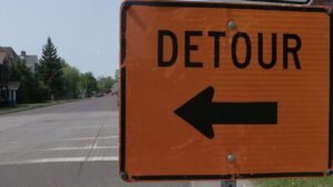 Detour sign pointing to the left
