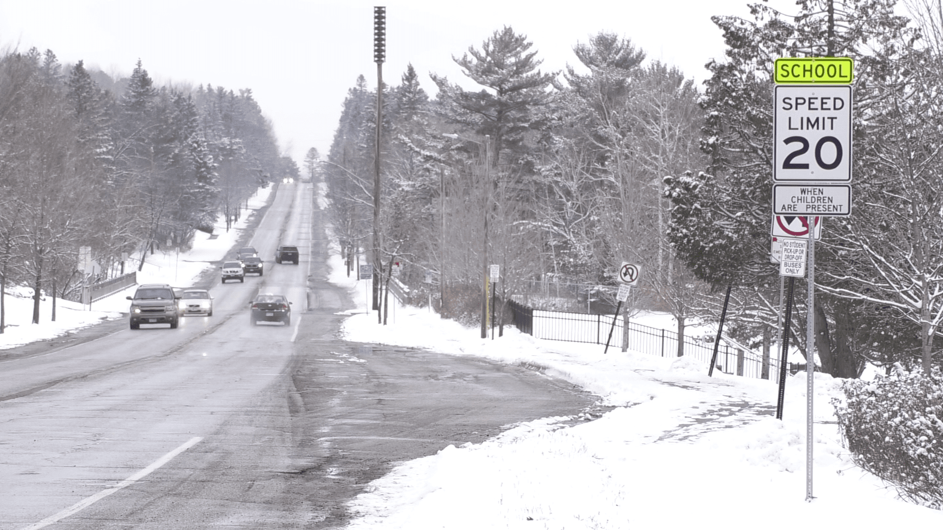 A speeding sign beside Congdon Park Elementary