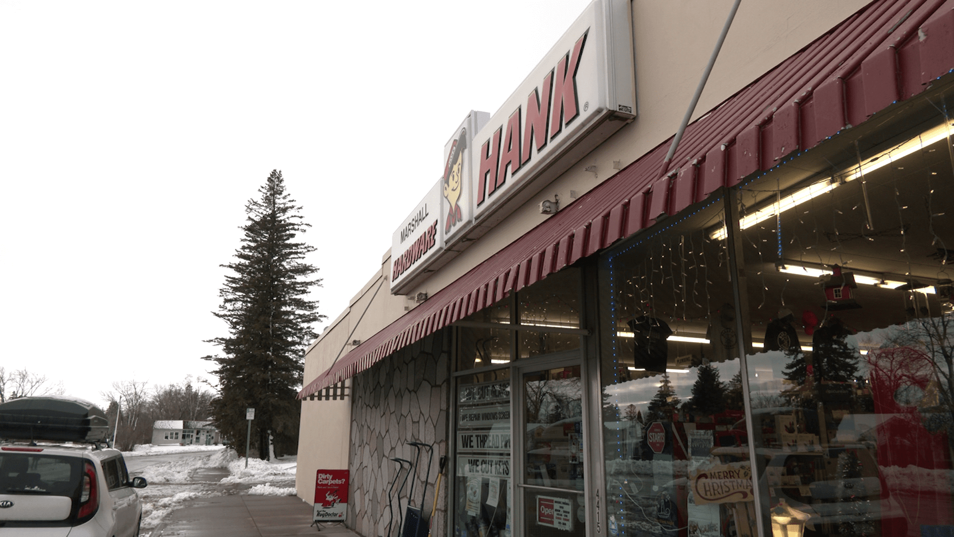 photo of hardware store