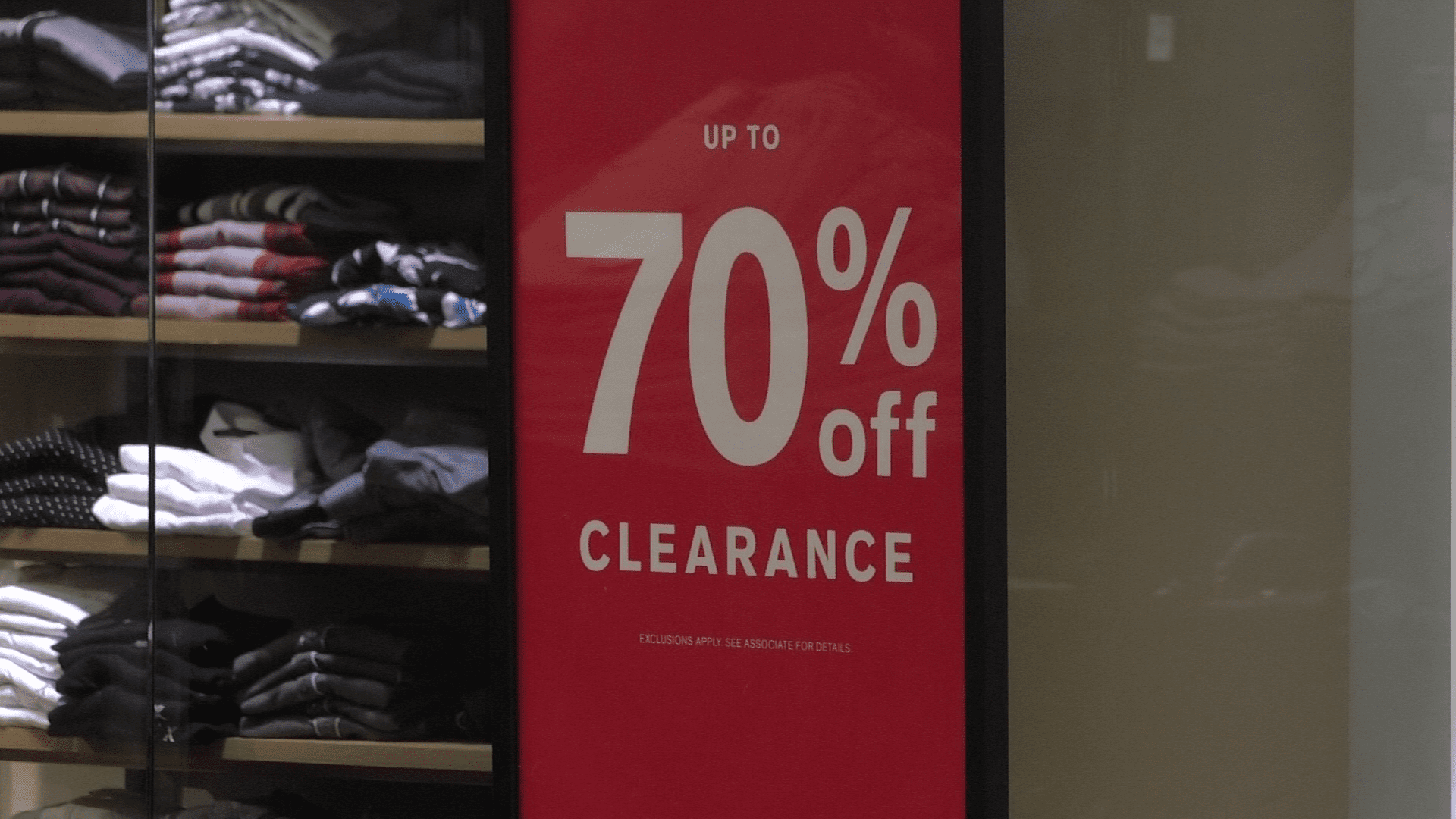 A discount sign in the mall.