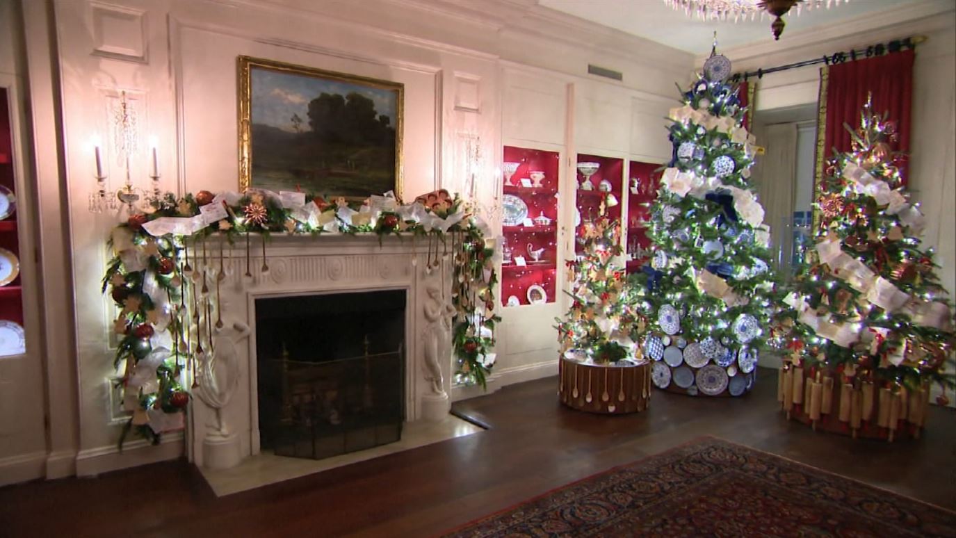 A White House room decorated for Christmas