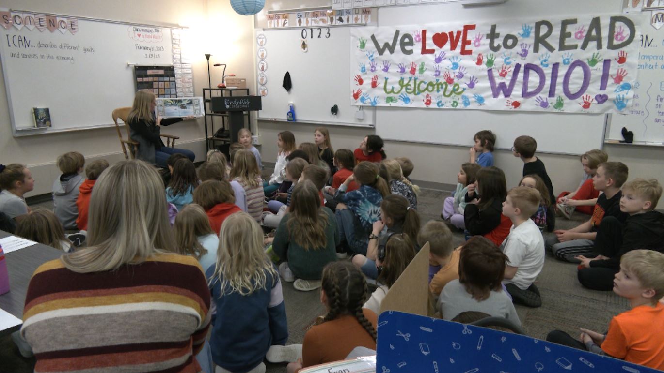 Baihly Warfield reads to Merritt Elementary second and third graders