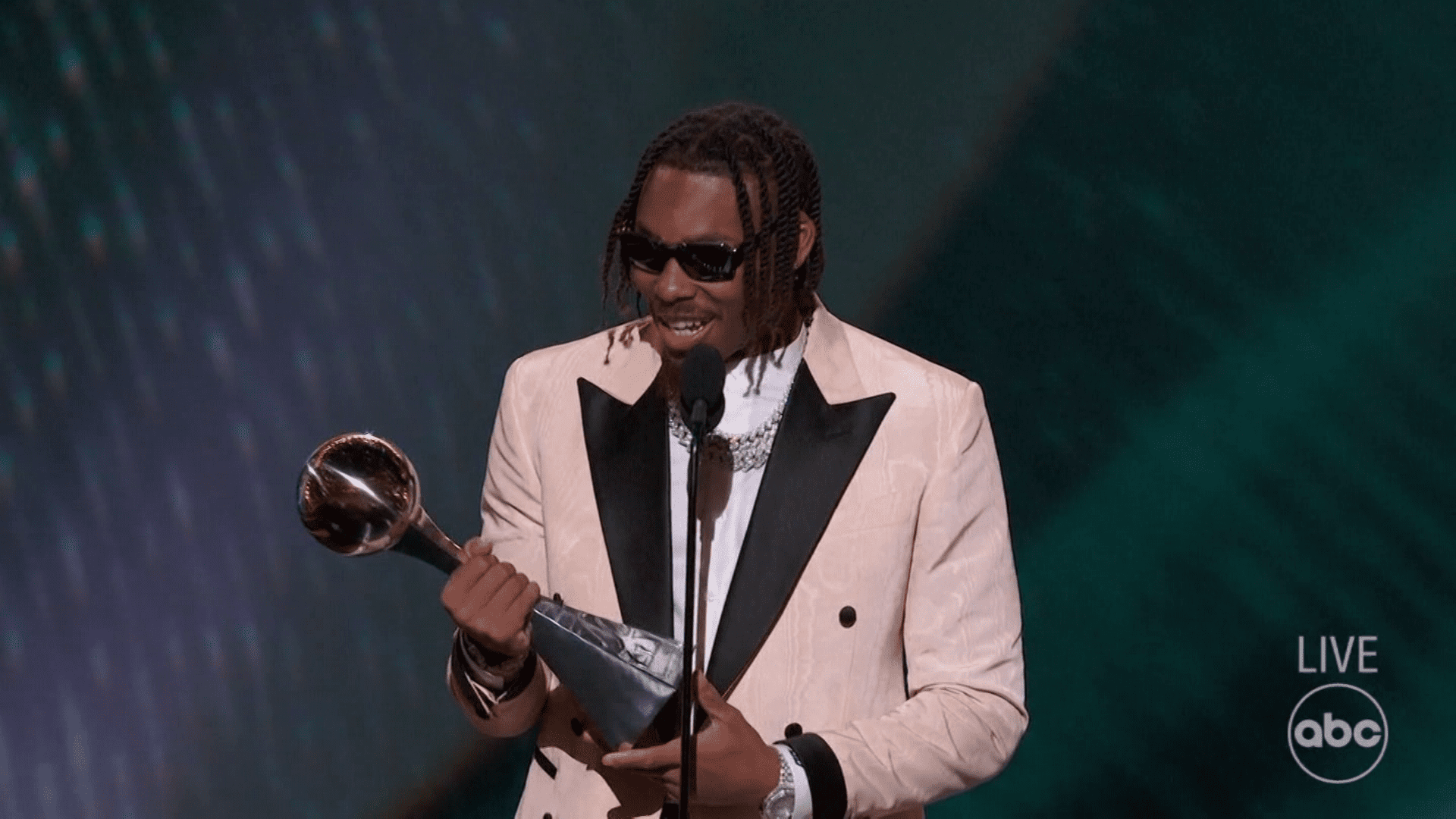 Justin Jefferson wins an award at the 2023 ESPYS