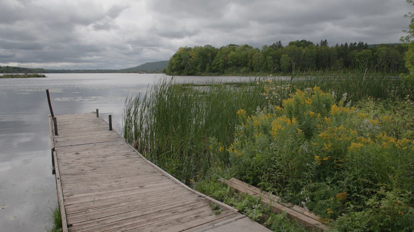 A dock off the Waabizheshikana Trail