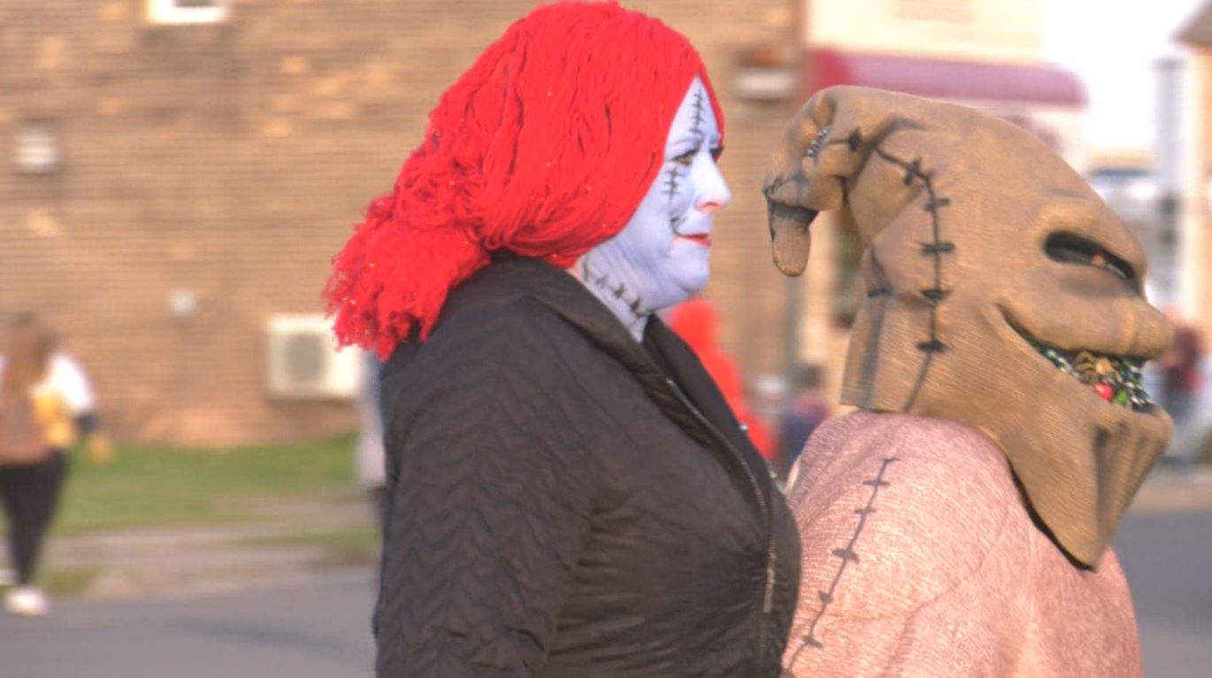 A couple costumed people at the North End Nightmare 5k