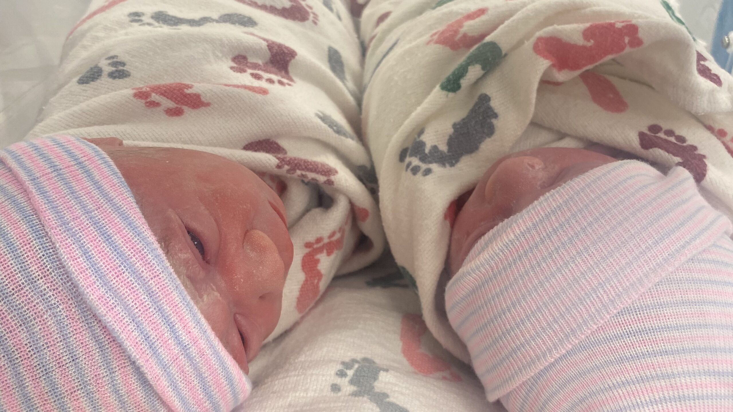 Essentia Saúde-St.  Mary’s Medical Center dá as boas-vindas aos primeiros bebês de 2024: gêmeos nascidos no hospital