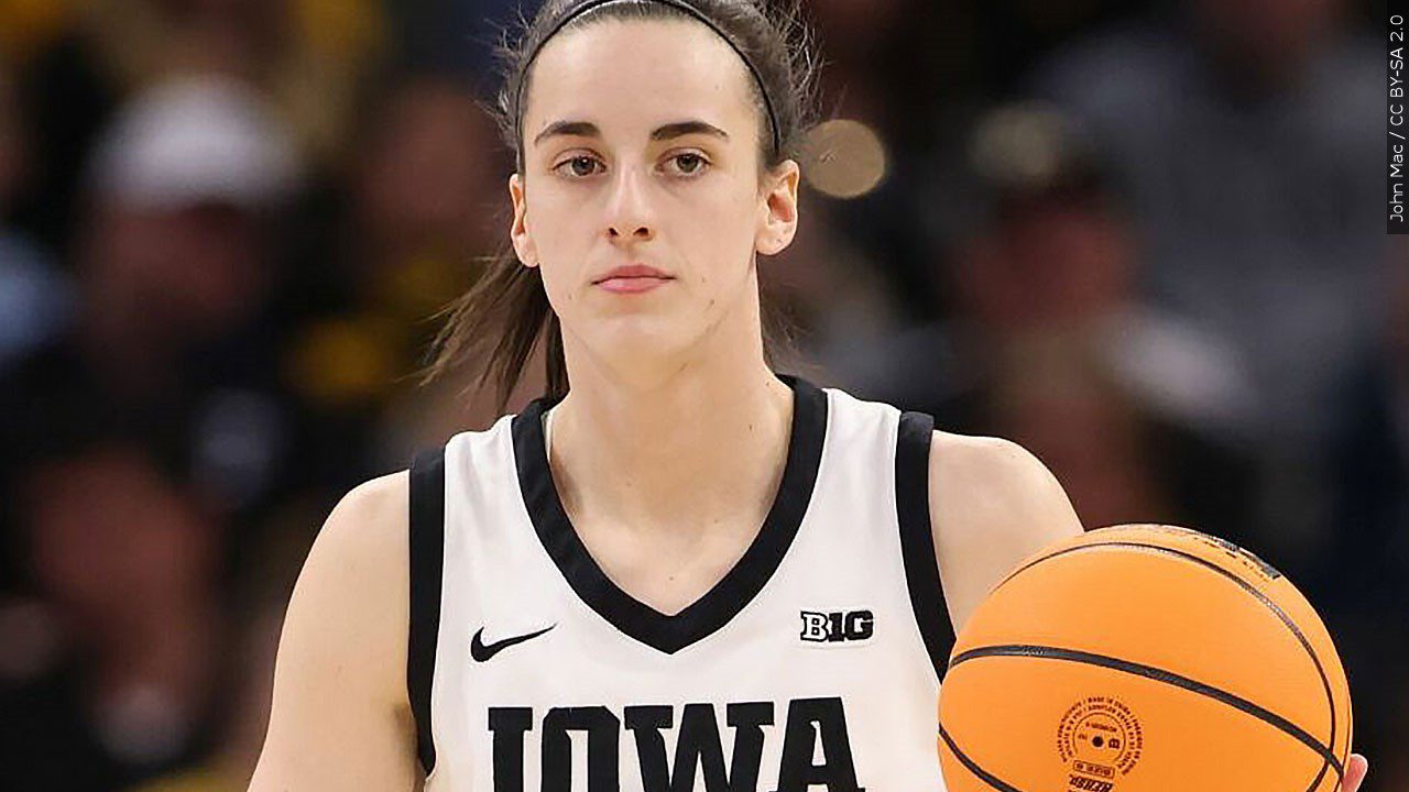 Caitlin Clark of Iowa breaks NCAA women's career scoring record with 35 ...