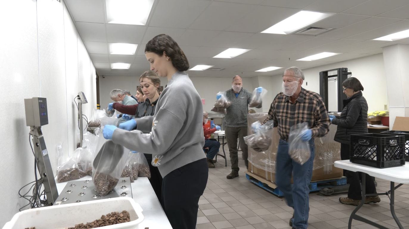 Harbortown Rotarians pack food at the Second Harvest Northland Food Bank